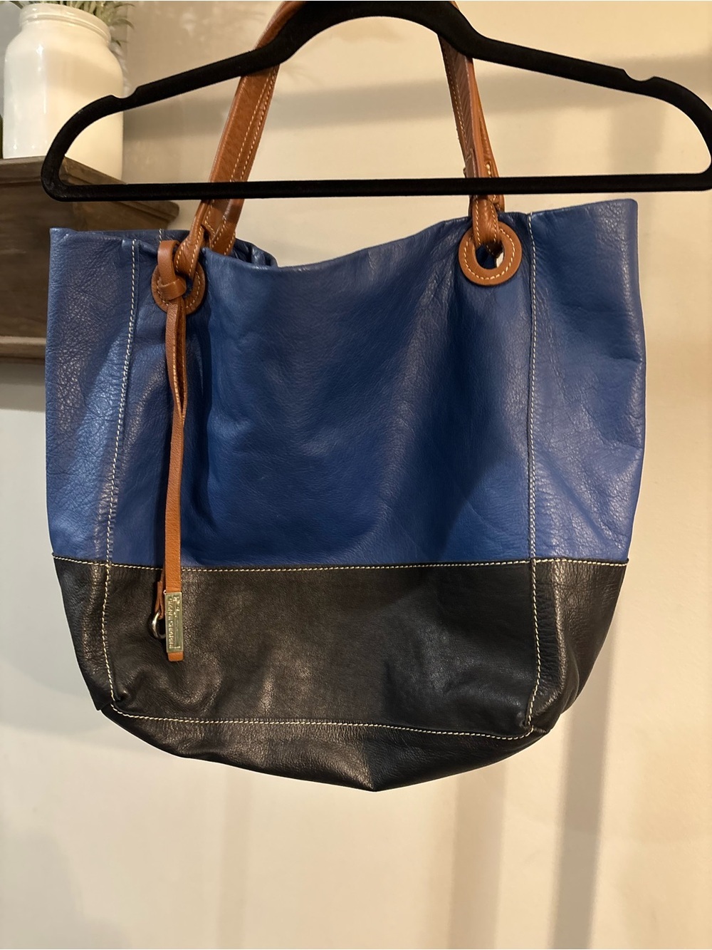 Gianni Chiarini Italian Leather Shoulder Bag Blue and Black Leather Colorblock